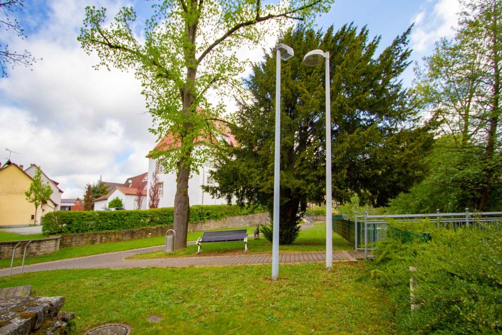 Laternenpaar von weiter weg