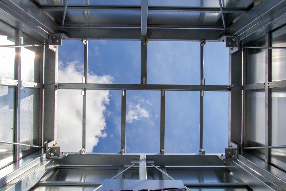 Blick nach oben aus dem Fahrstuhl