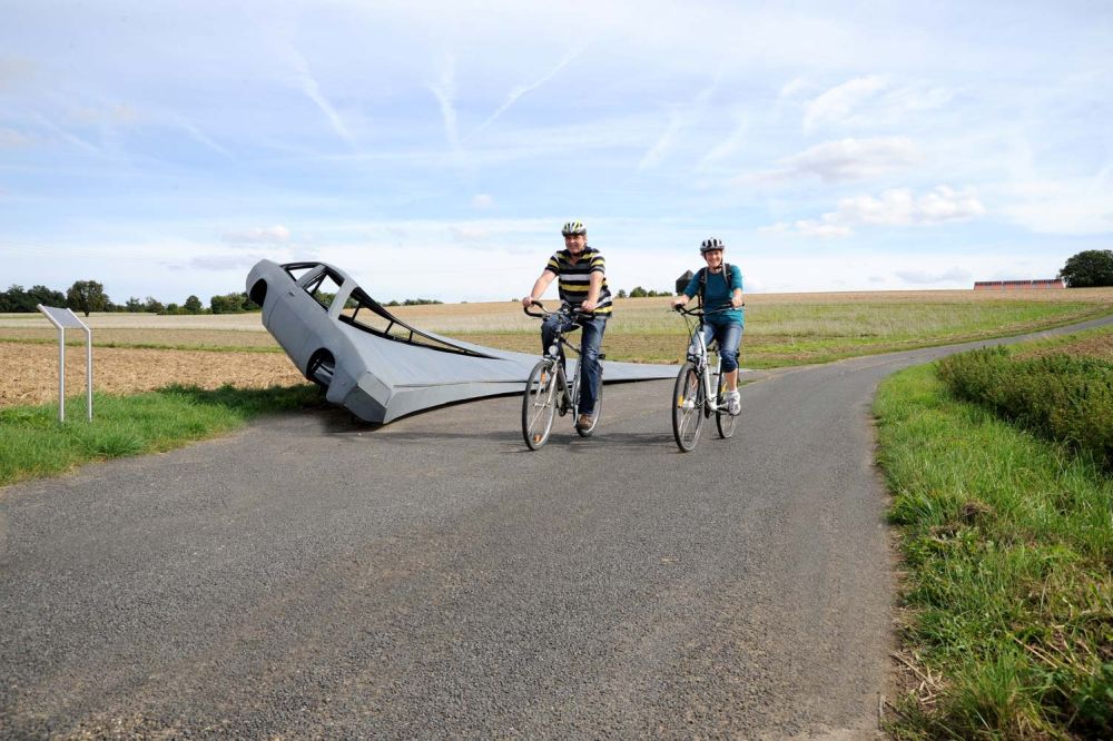 Fahrradfahrer neberm Manta