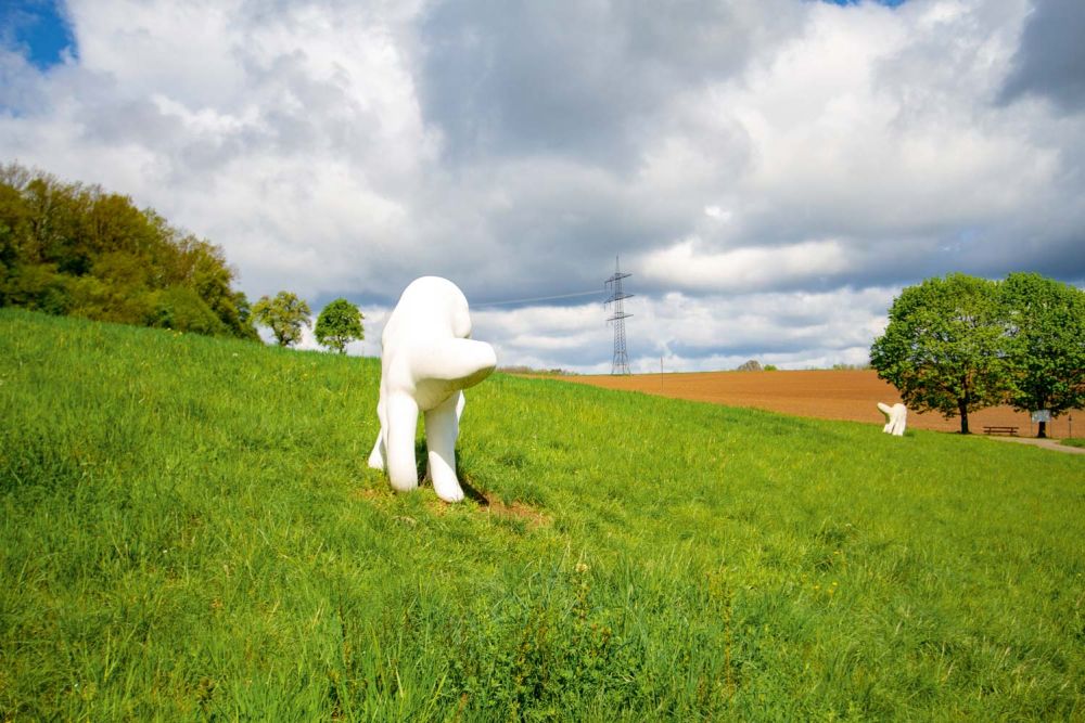 Skulpturen auf der Wiese