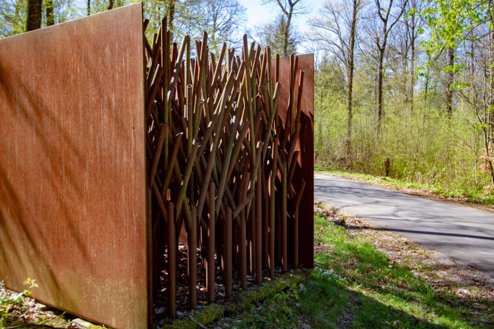 Waldtsück am Radweg